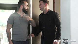 اس کے سینگ گدا سنہرے بالوں والی لڑکی نہیں کر سکتے ہیں کافی مرگا حاصل! وہ رکھتا ہے اس کے گدا کے لئے کام لینے کی طرف سے شدید بلی گولہ باری اور ڈبل گہری حلق کارروائی میں ایک گندی threeway. مکمل فلم پر Private.com!