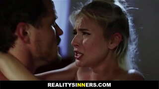 كومينغ على الحمار كبيرة من خطوة أختي - RealitySinners.com