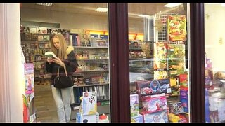 הור אַדאָרז בלאָוודזשאָבס אַ פּלאַץ