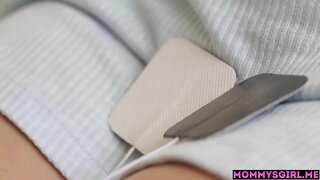 ماں اور اس کی tighty لڑکی ایک دوسرے سے مطمئن