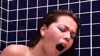 În Baie, A Cerut Pula in Cur!!!